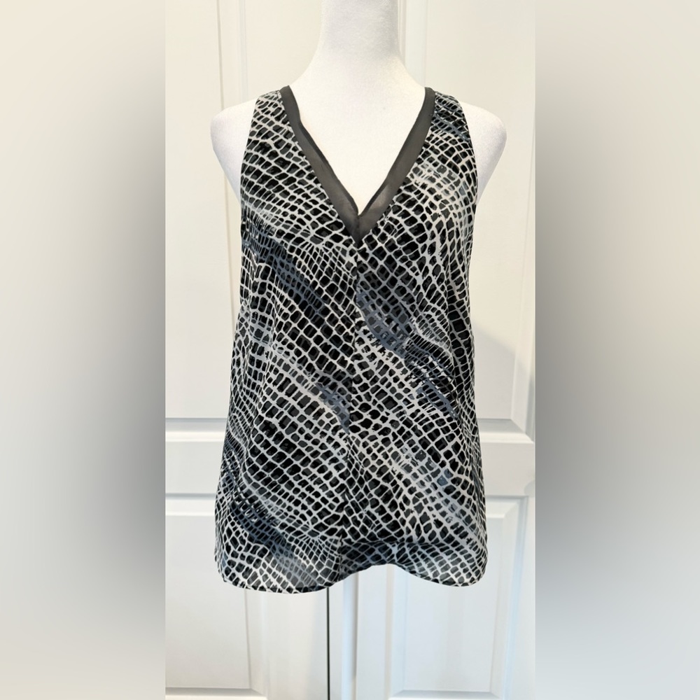Banana Republic women’s sleeveless top